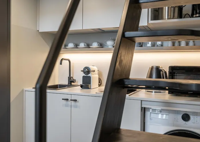 Aparthotel Honest Karlin 4*