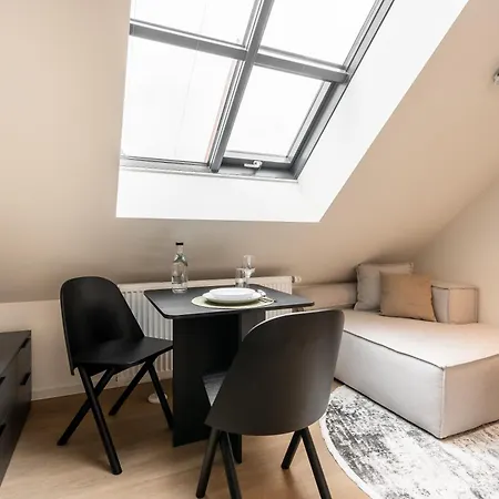 Aparthotel Honest Karlin 4*