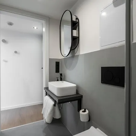 Apart Otel Honest Karlin Prag