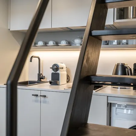 Aparthotel Honest Karlin 4*