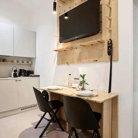Aparthotel Honest Karlin 4*