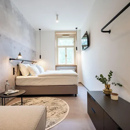 Honest Karlin Aparthotel 4*