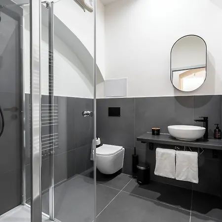 Honest Karlin 4* Praha