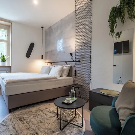 Aparthotel Honest Karlin 4*