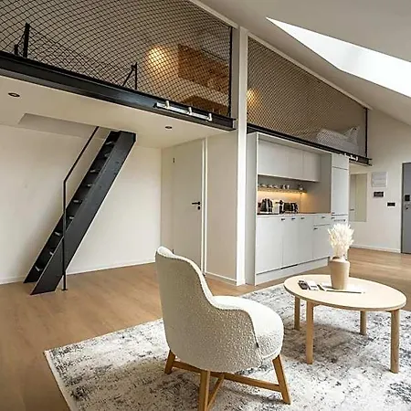Honest Karlin Aparthotel 4*