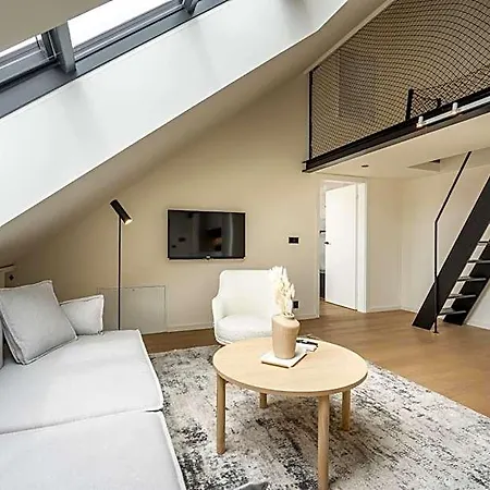 Aparthotel Honest Karlin 4*