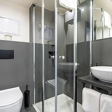Aparthotel Honest Karlin