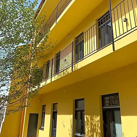 Aparthotel Honest Karlin