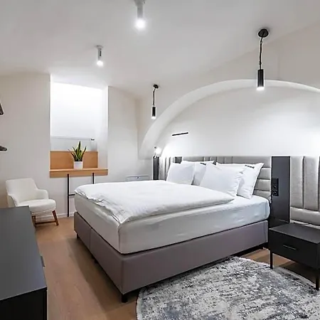 Honest Karlin 4* Praha