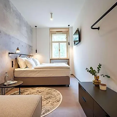 Aparthotel Honest Karlin