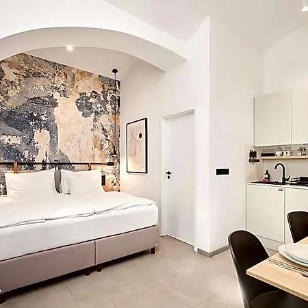 Honest Karlin Aparthotel