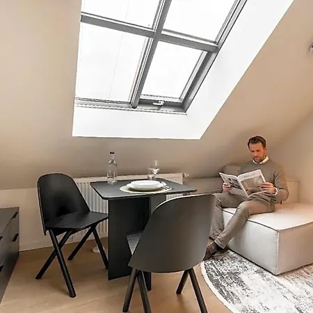 Aparthotel Honest Karlin 4*