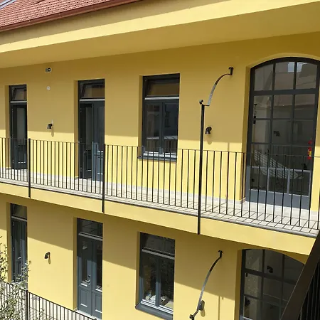 Honest Karlin Aparthotel 4*