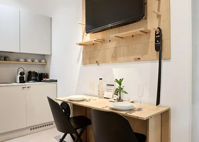 Aparthotel Honest Karlin 4*