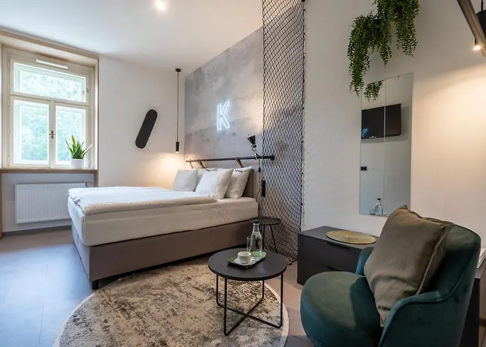 Aparthotel Honest Karlin 4*