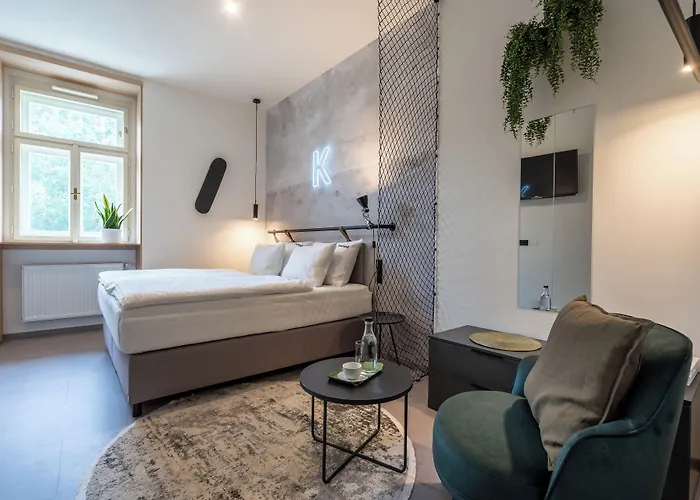 Aparthotel Honest Karlin 4*