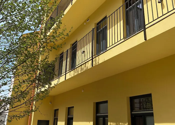 Aparthotel Honest Karlin 4*