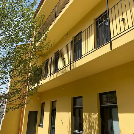 Aparthotel Honest Karlin