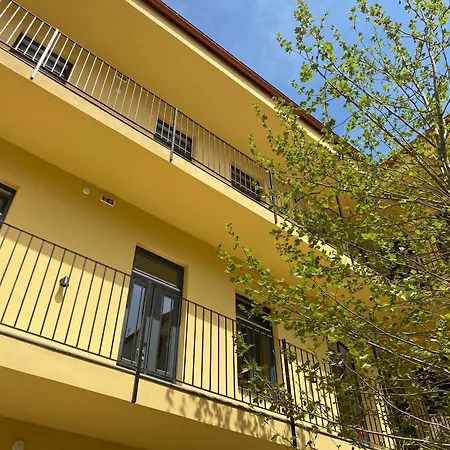 Honest Karlin Aparthotel *