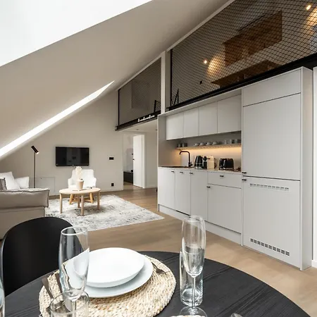Honest Karlin Aparthotel *