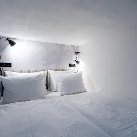 Aparthotel Honest Karlin