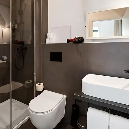 Honest Karlin 4* Прага