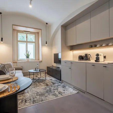 Honest Karlin Апарт-отель Прага